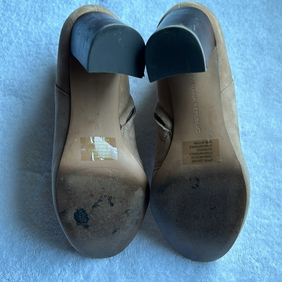 Banana Republic Cream Suede Ankle Boots - Picture 8 of 10